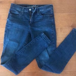 Universal Thread Medium Wash Jean size 6 long